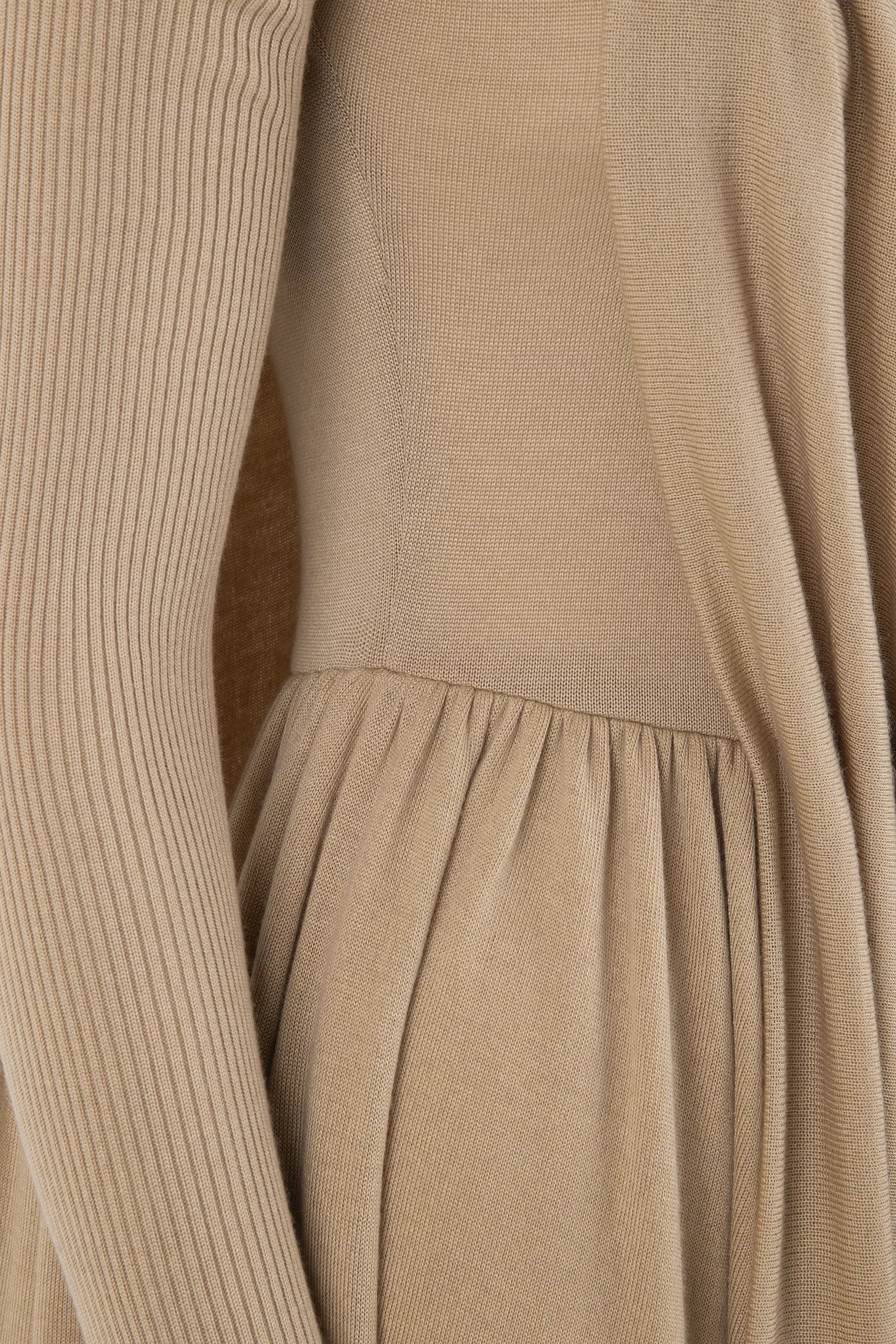 josephine-riviere-robe-drapee-cachemire-soie-manche-amovible-cleopatre-detail